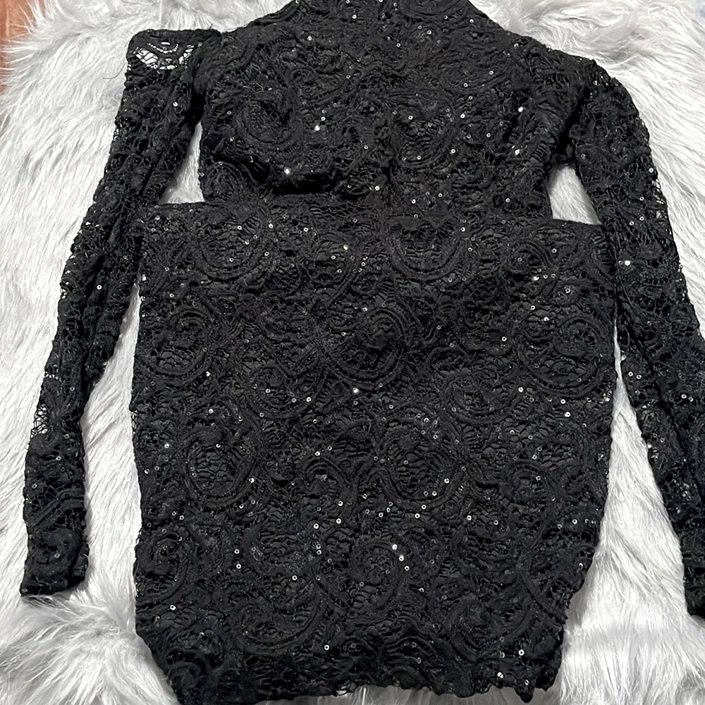 Homecoming dress, Size: Medium, Has sequins, Padding in Chest, Off the Shoulder